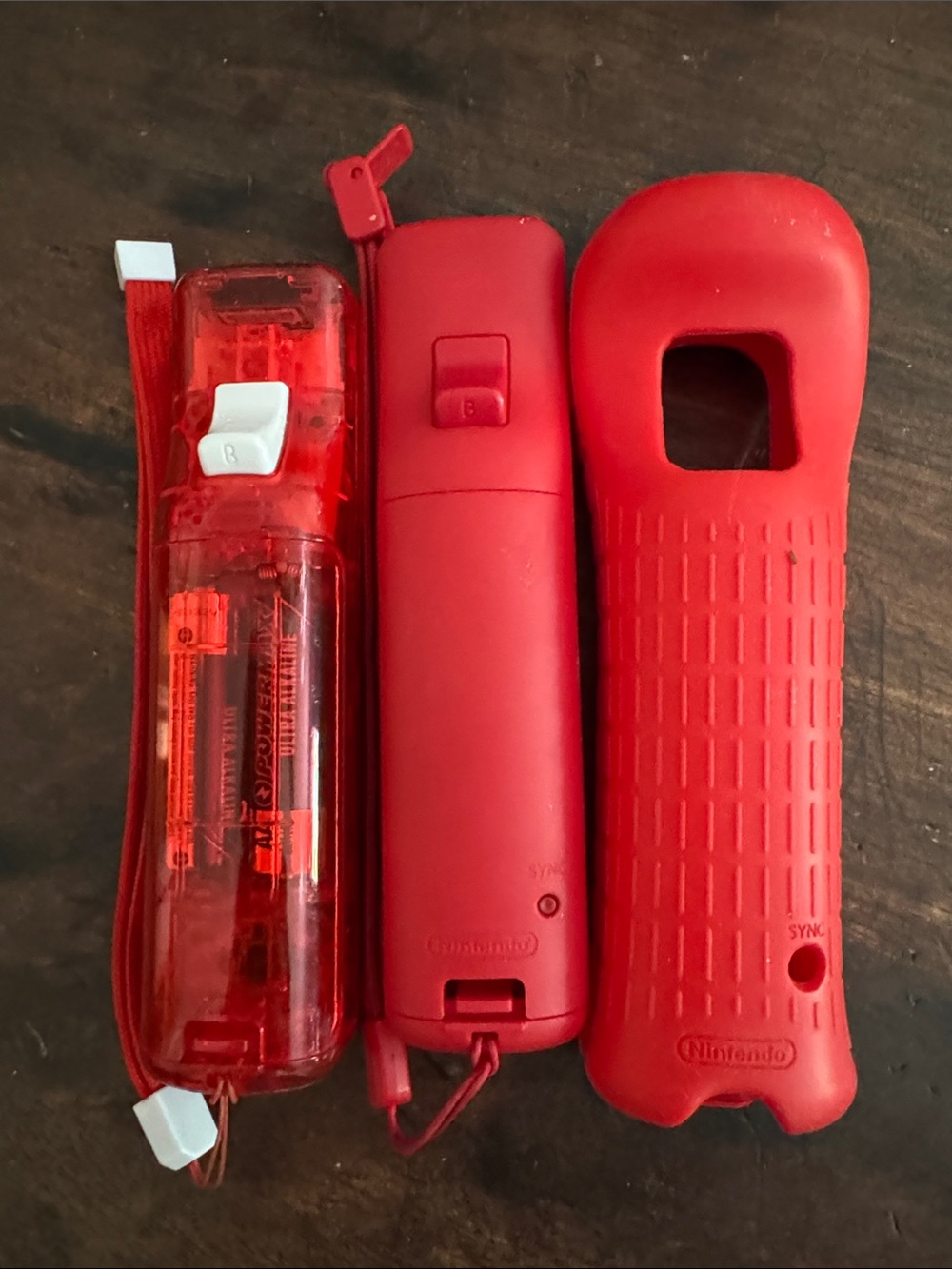 EUC Nintendo Wii controllers and silicone cover - Picture 10 of 10